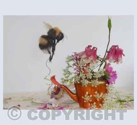 A Bee Makes Herbal Tea